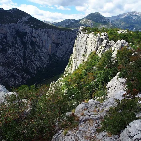 4209-4 For 3 Pers In *