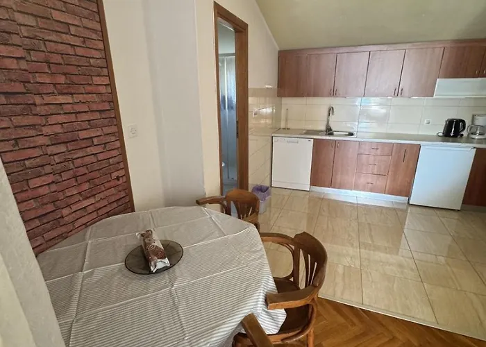 4209-4 For 3 Pers In * Seline