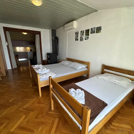 4209-4 For 3 Pers In *