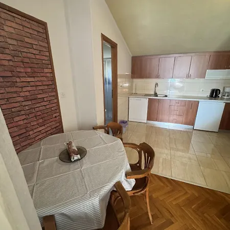 4209-4 For 3 Pers In * Seline