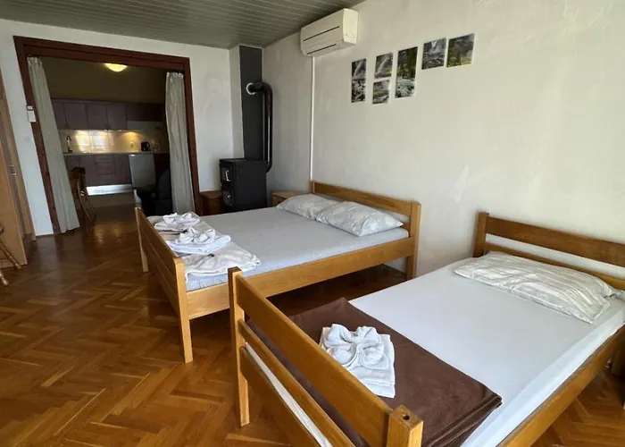 4209-4 For 3 Pers In *